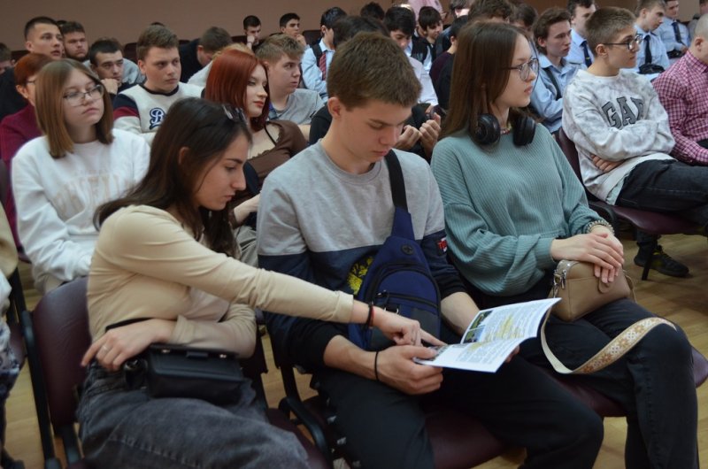 В Наро-Фоминске полицейские провели встречу со студентами техникума